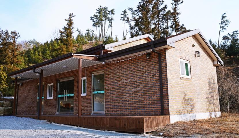 중앙 공동시설 (개수대, 화장실, 샤워실, 전자레인지)